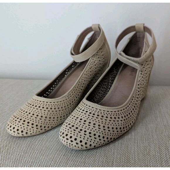 Jeffrey Campbell Cirque Size 9M Beige Cut Out Wedge Heel Leather Ankle Strap - Picture 1 of 8